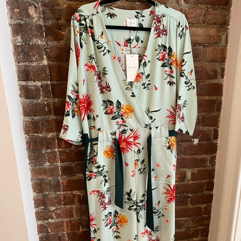 Vila green floral & trendy jumpsuit!
